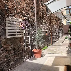 Vicolo Lavico Aeroporto di Catania Fontana Rossa